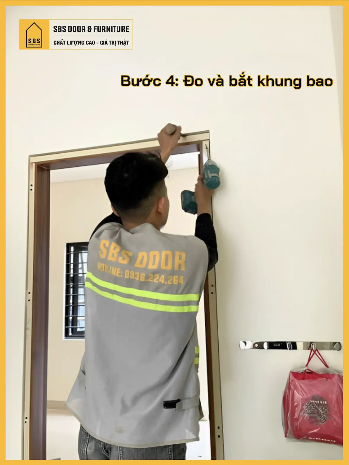 Đội ngũ thợ tiến hành đo và bắt khung bao