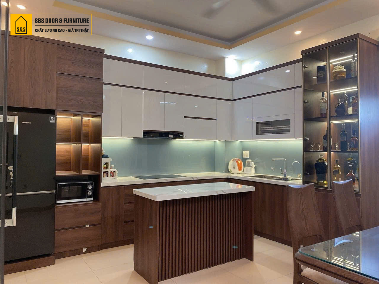 Tủ bếp nhựa cánh acrylic giả gỗ
