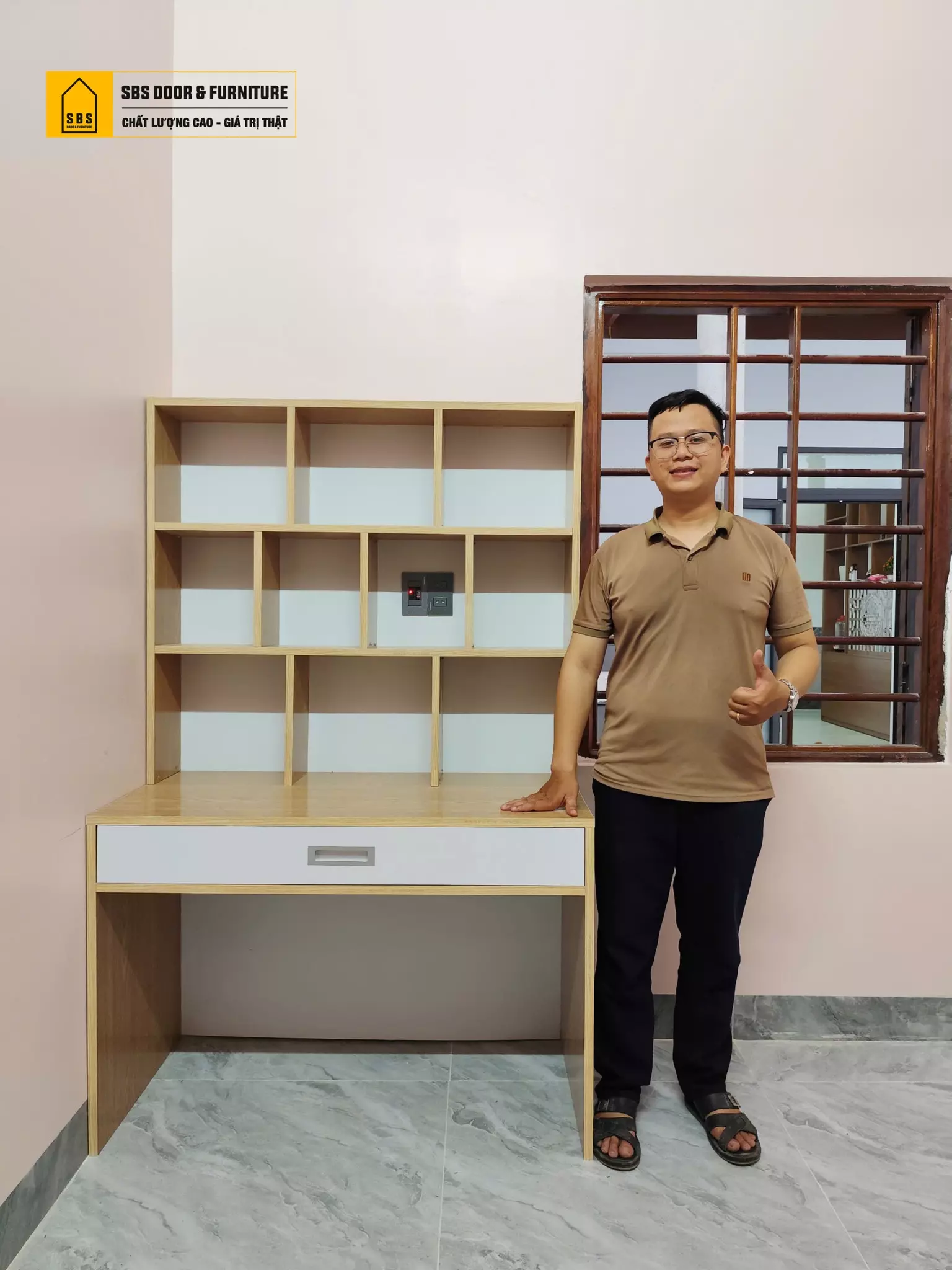 có nên làm bàn học nhựa không