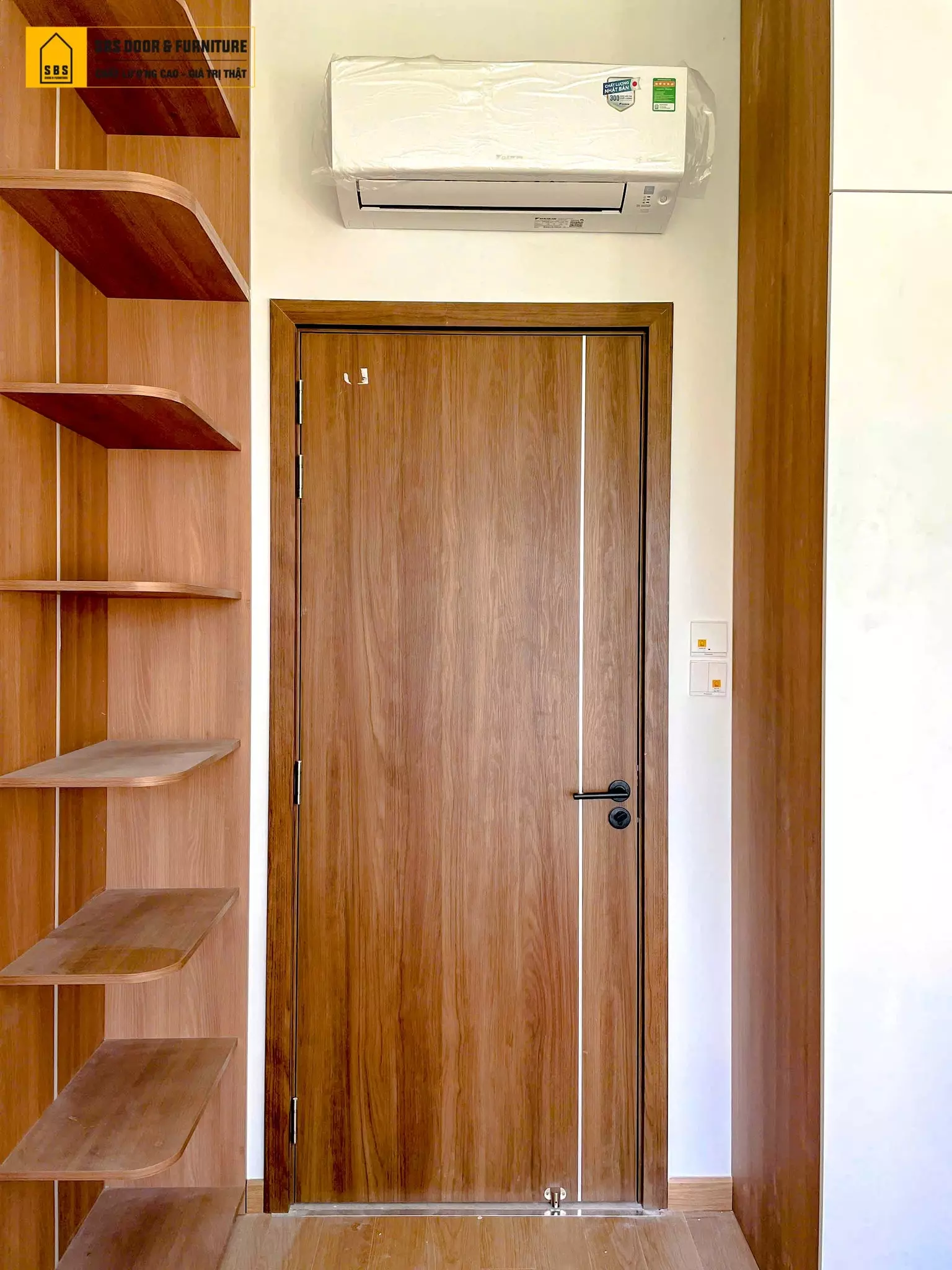 Cửa nhựa Composite 1 cánh vân gỗ hiện đại, bền 