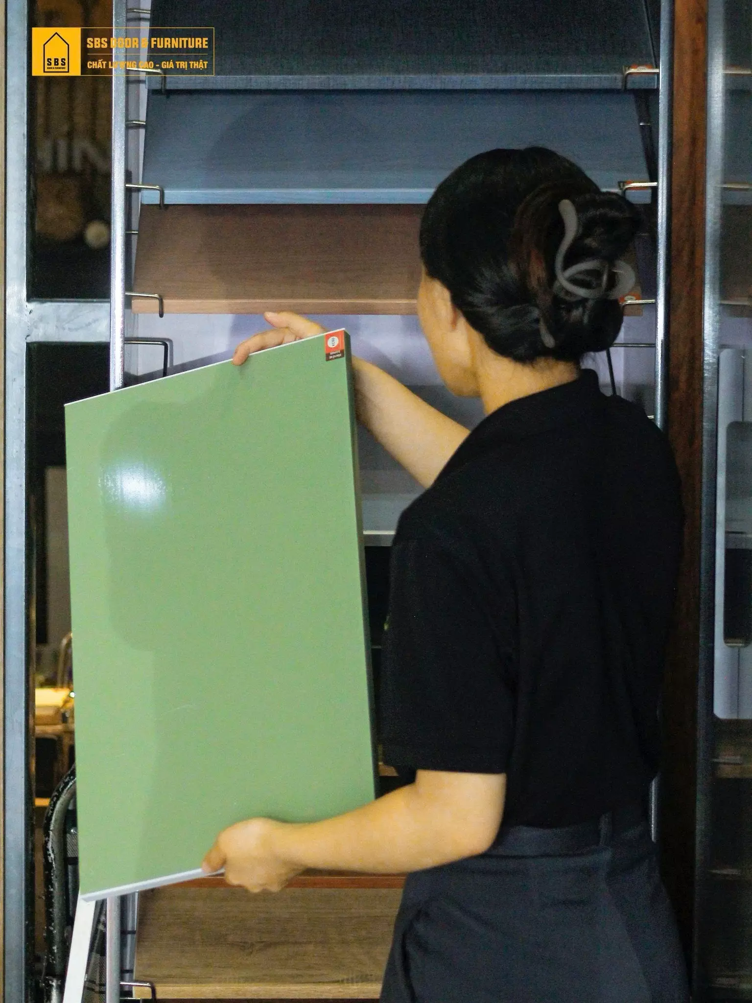 Nội thất nhựa phòng khách của SBS DOOR sử dụng vật liệu nhựa cao cấp từ các thương hiệu uy tín như ChinHuei, Seedo, Ecoplas