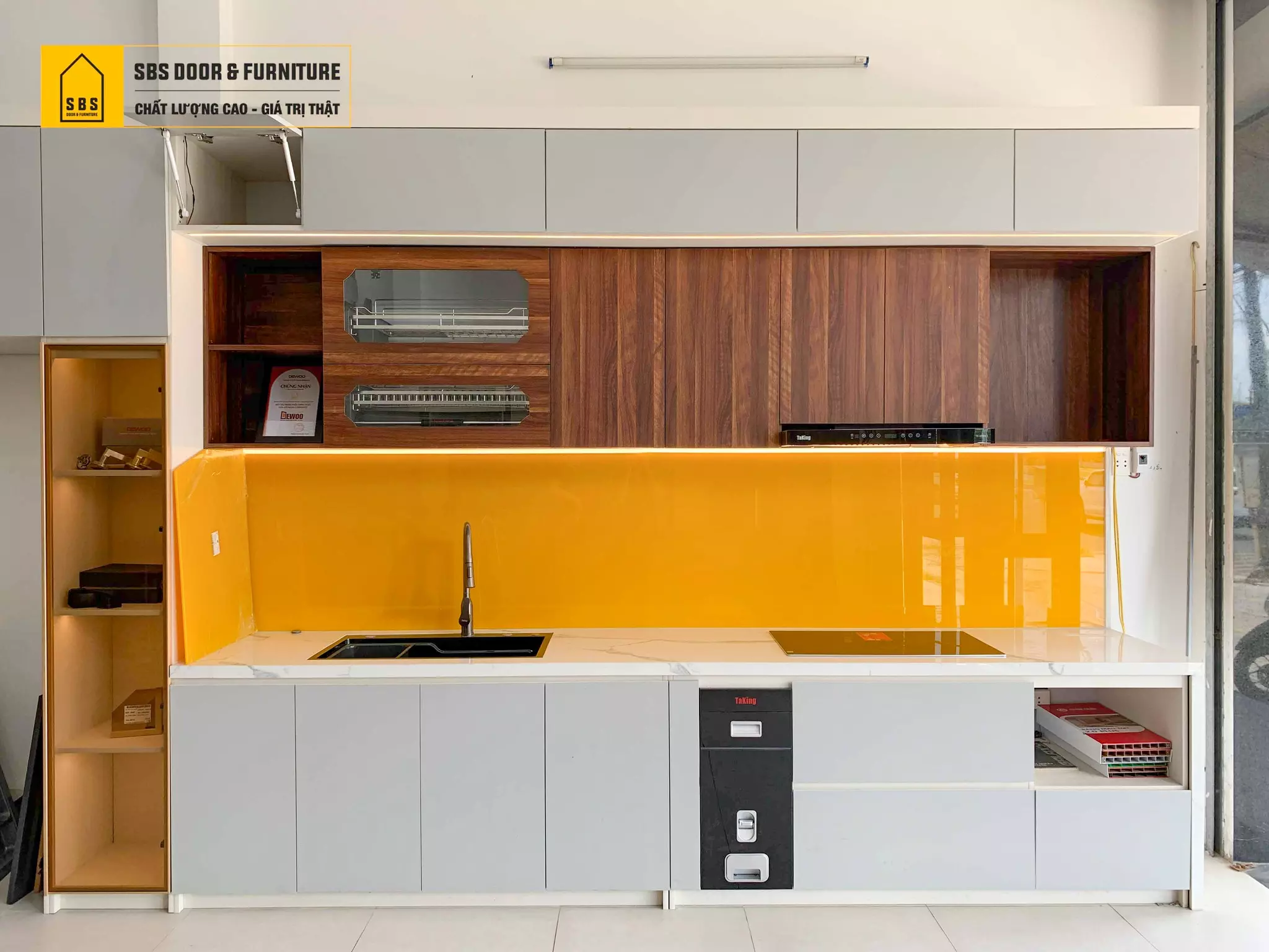 tủ bếp nhựa tại showroom nội thất nhựa Đà Nẵng