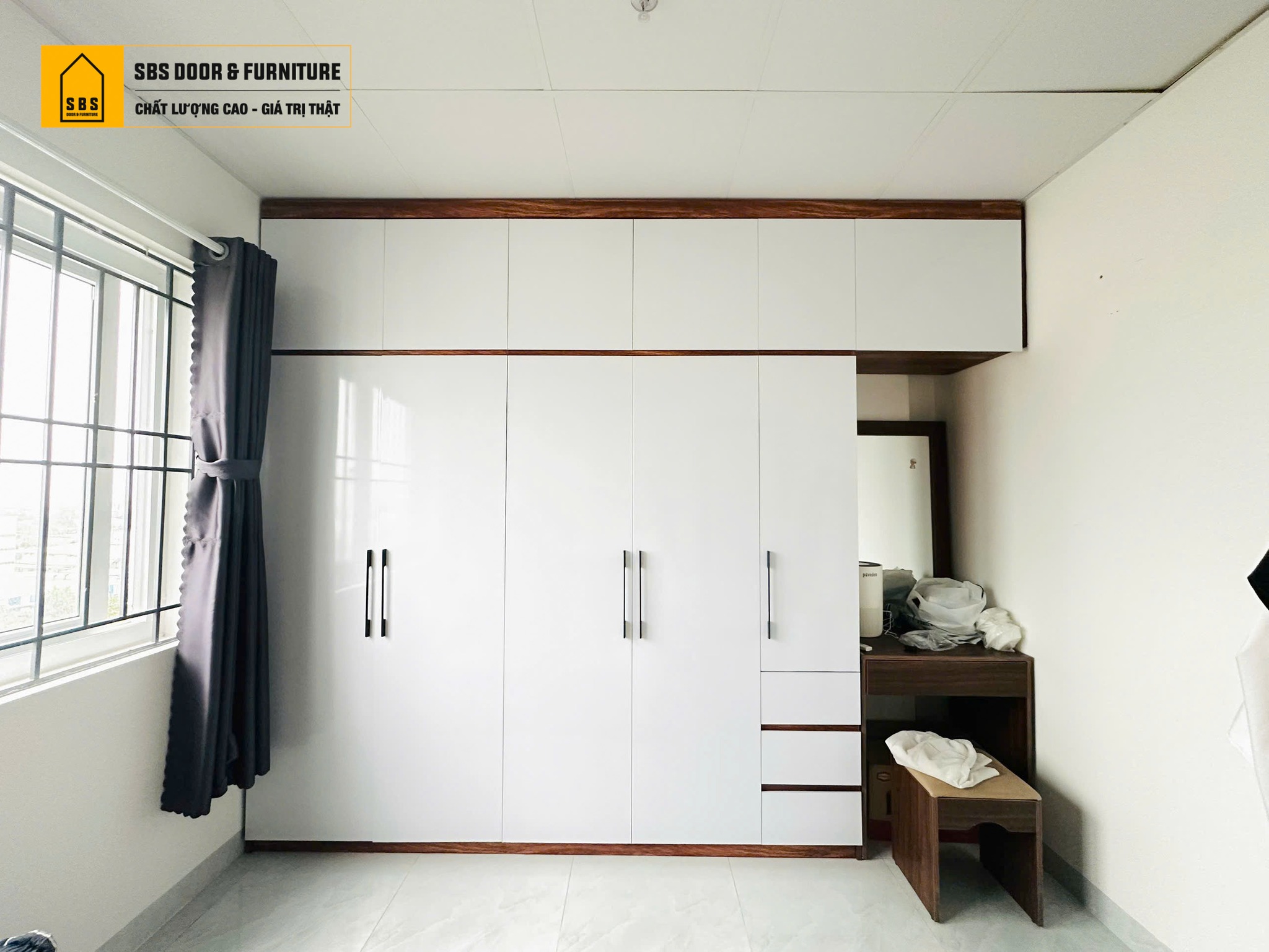 Thiết kế tủ quần áo nhựa hiện đại, bên đẹp