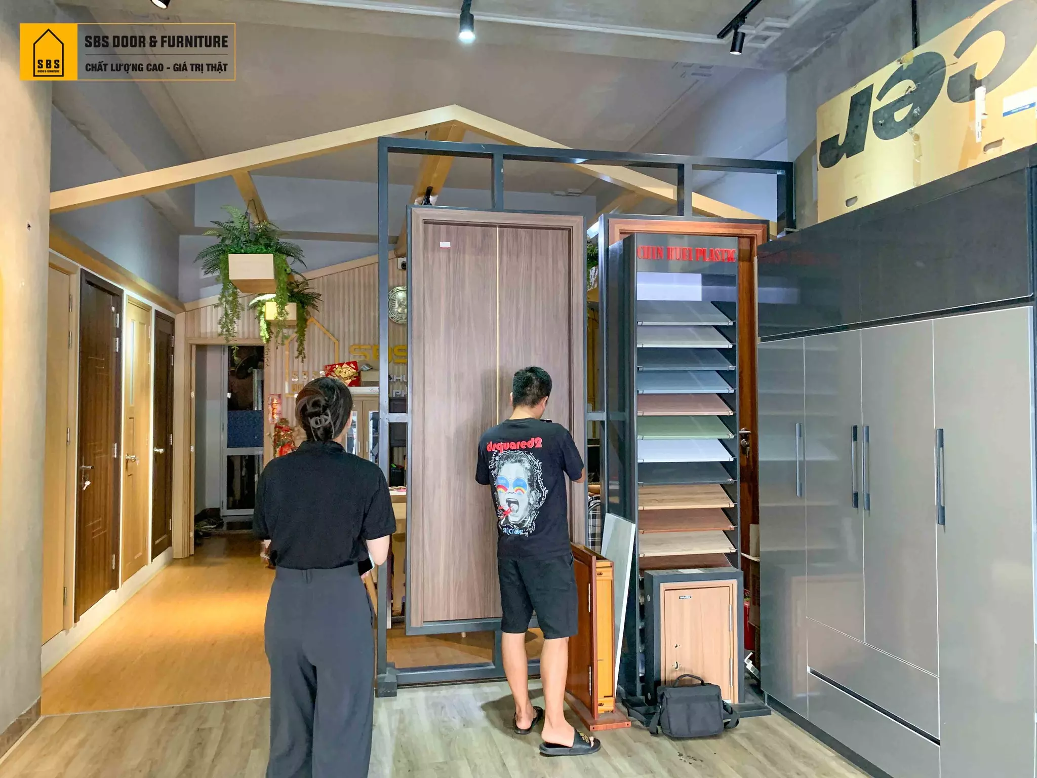 thi công nội thất nhựa phòng khách chung cư 