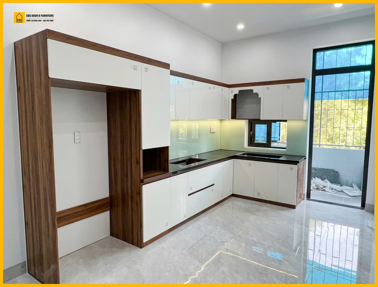 Tủ bếp khung nhựa Harmony kết hợp cánh Ecoplus thiết kế tinh gọn