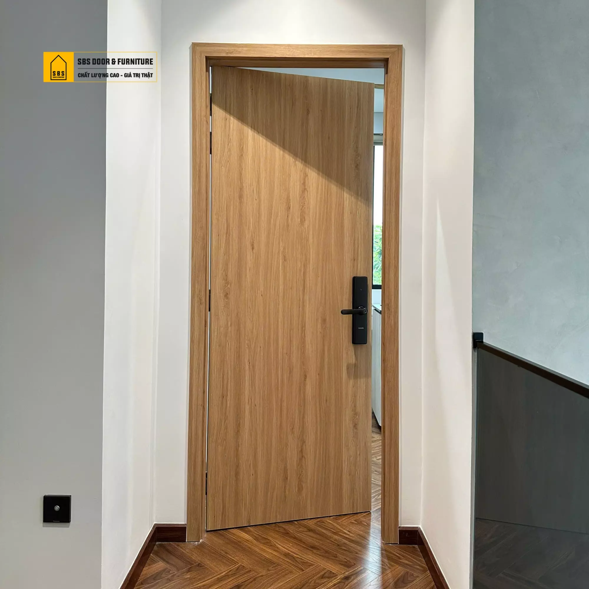 Cửa gỗ chống cháy có tính thẩm mỹ cao, đa dạng về màu sắc và vân gỗ