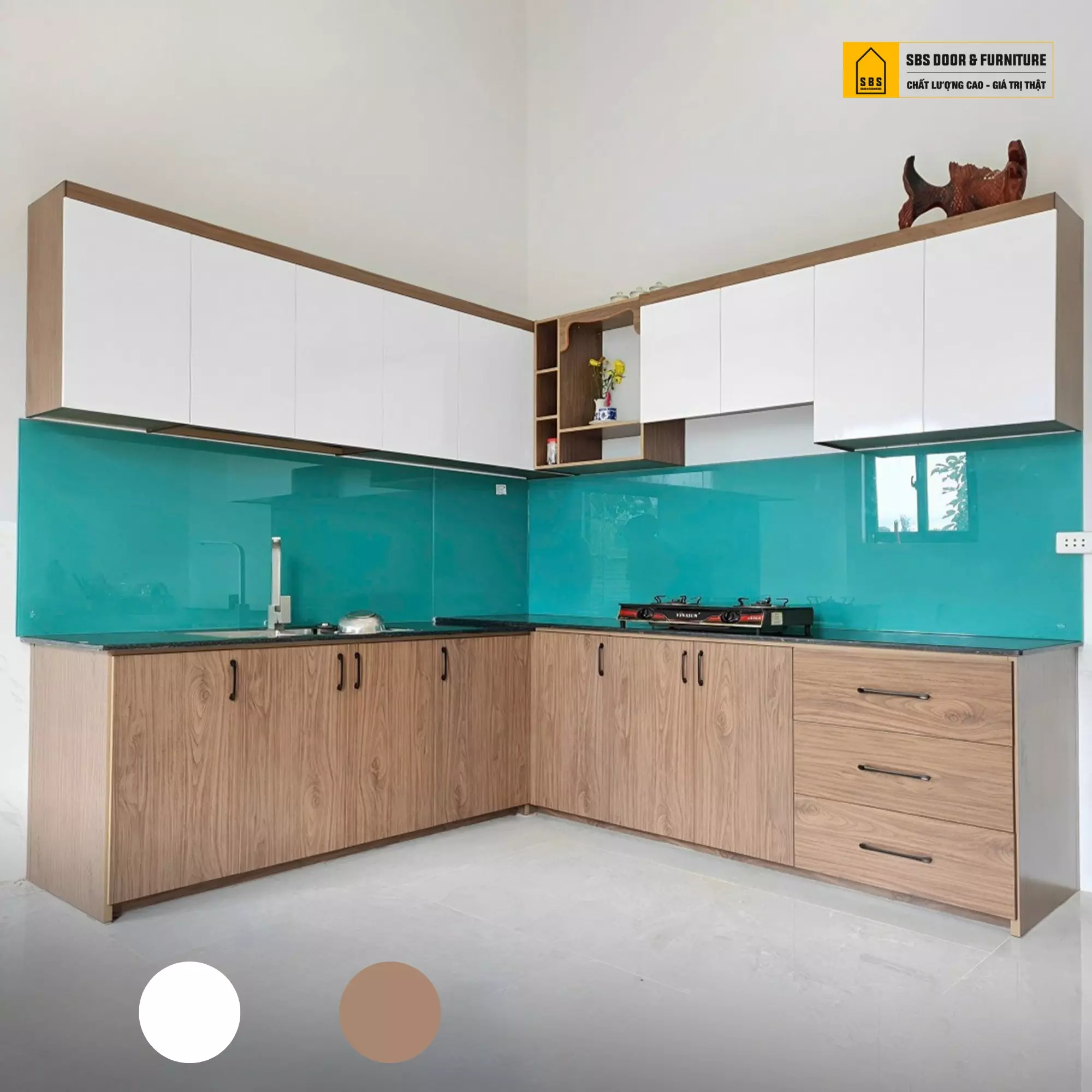 Công trình tủ bếp hoàn thiện với đường nét tinh giản, thi công đúng bản vẽ