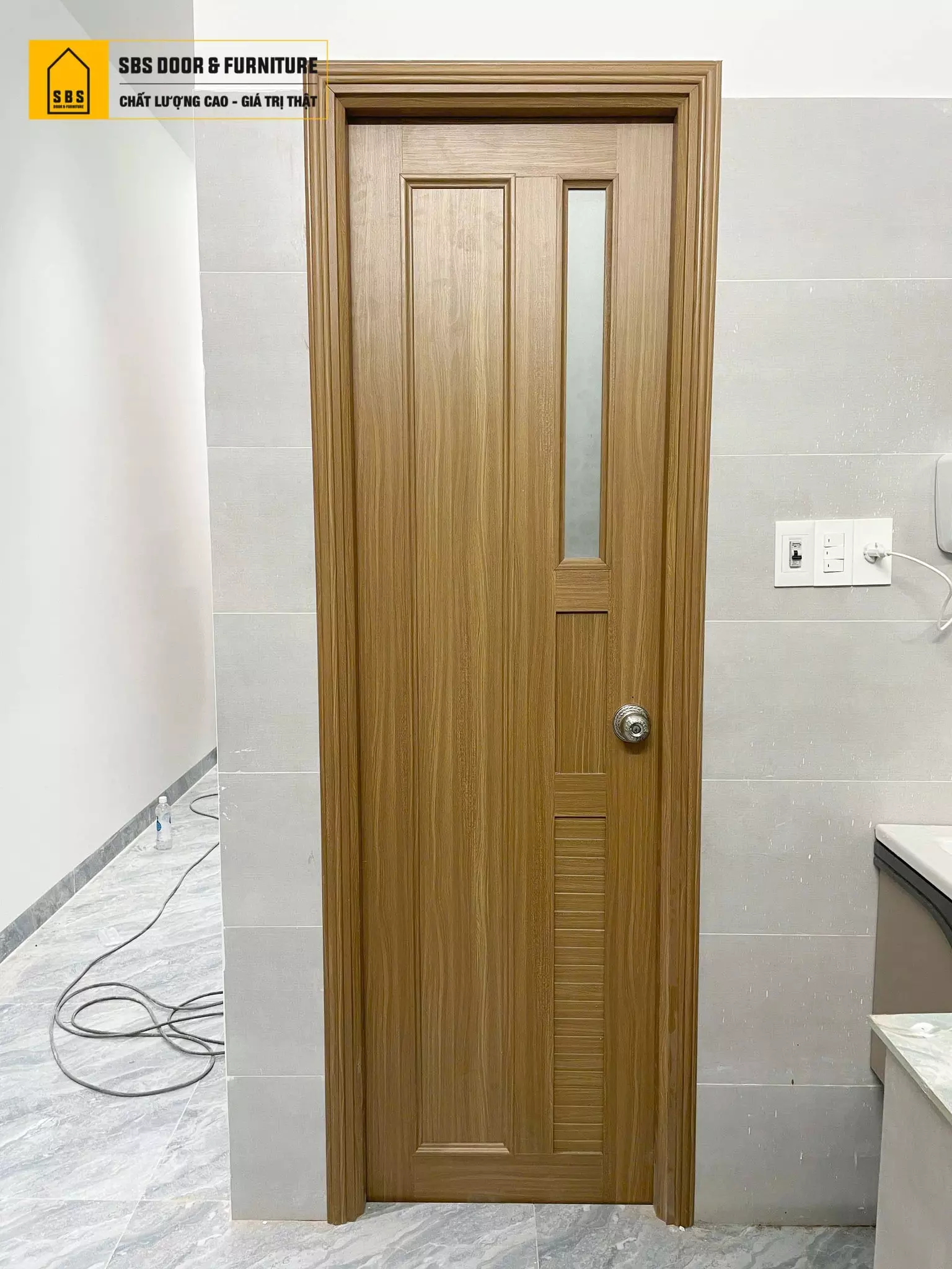 Mẫu mã cửa nhựa Đài Loa phù hợp cho cửa phòng ngủ, cửa nhà vệ sinh trong homestay. 