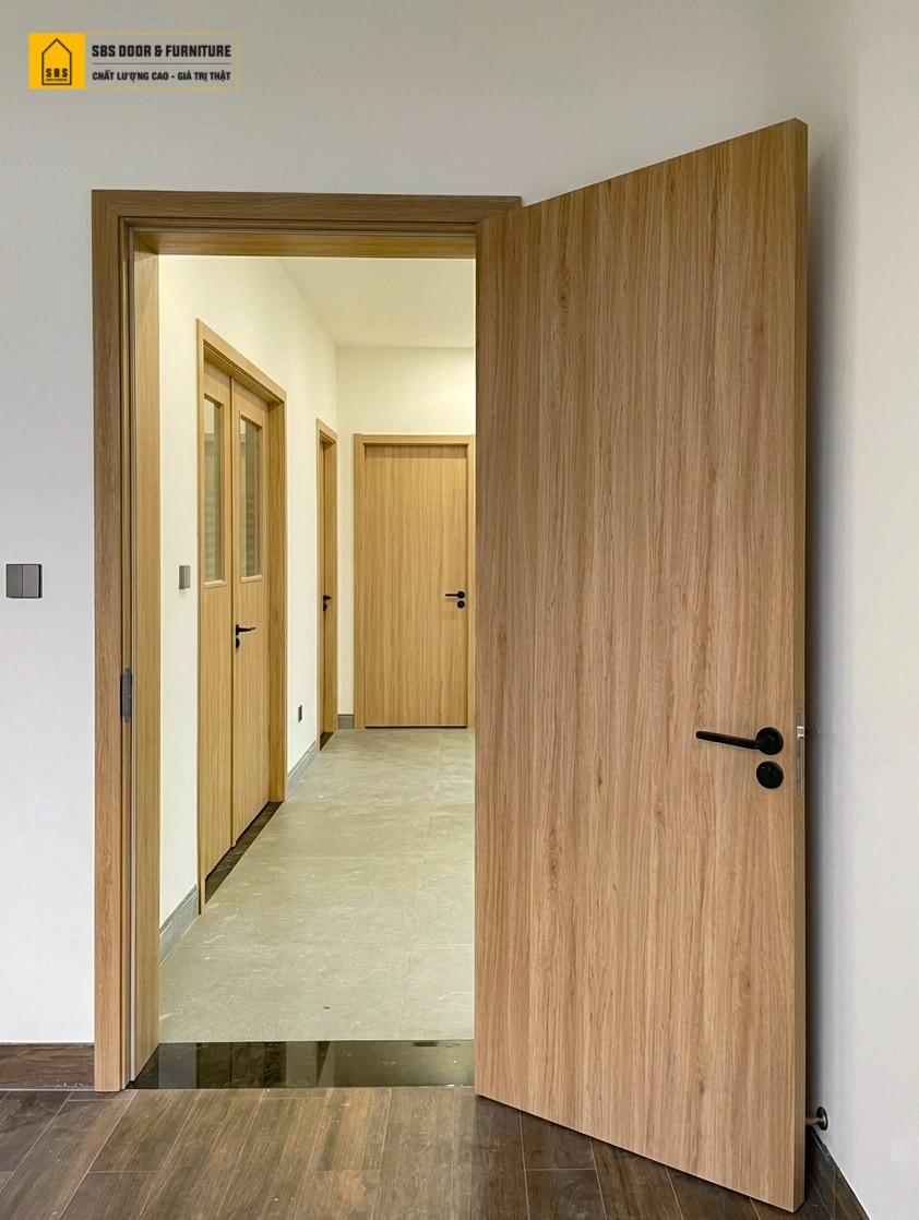 Cửa nhựa Composite phủ vân gỗ đẹp, hiện đại