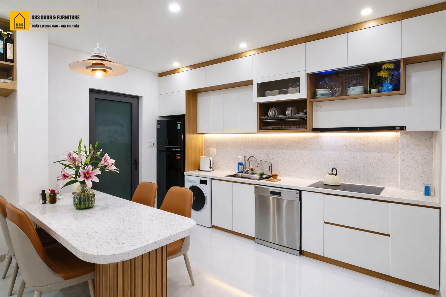 Gia chủ cần bố trí ánh sáng bếp phù hợp, tạo khoảng không, thông thoáng cho không gian