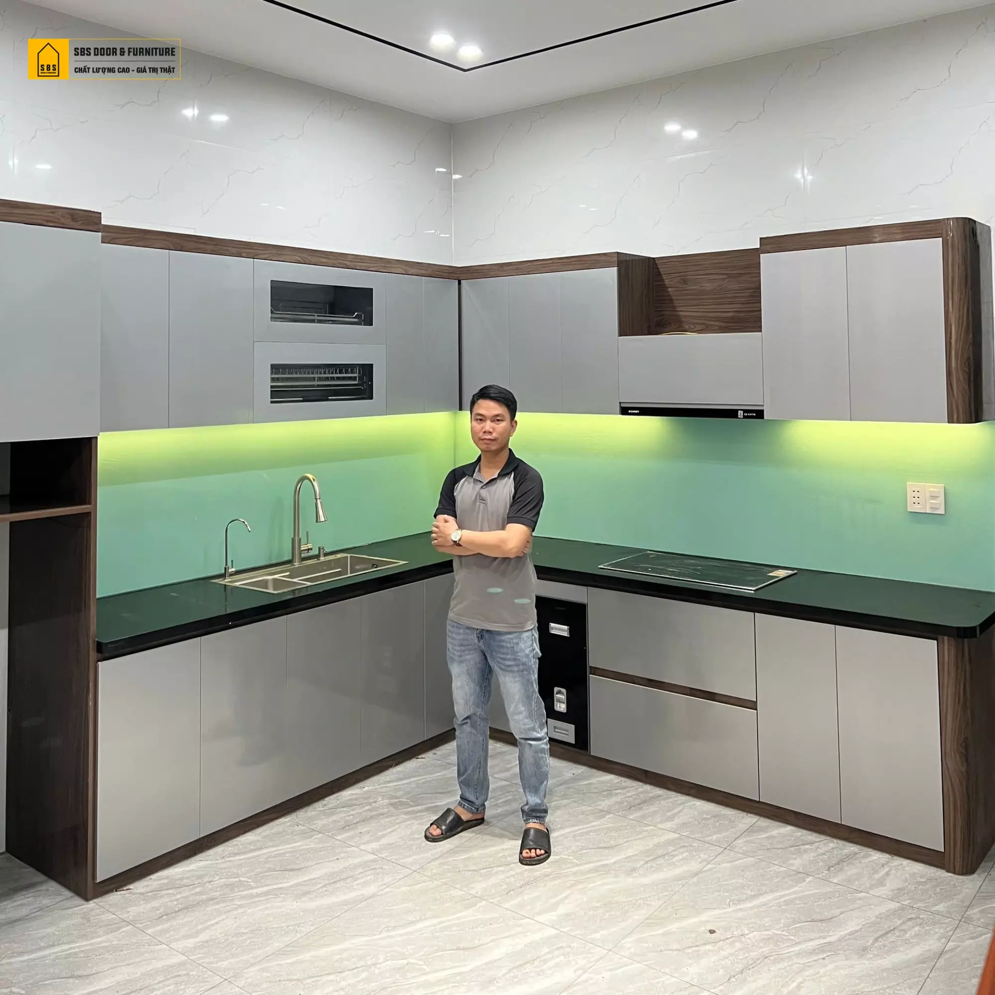 SBS DOOR thiết kế thi công tủ bếp hiện đại, hợp phong thuỷ